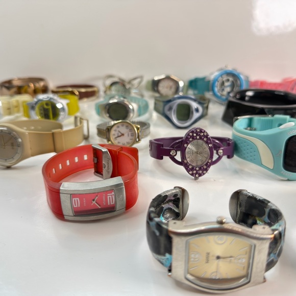 Huge Women’s Watch Bundle – 75 Pieces – Great for Resale or Collection - Picture 7 of 9